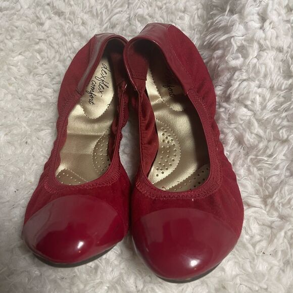 Dexflex Comfort Fabric & synthetic red patent slip on flats round toe SZ7.5 - Picture 1 of 9